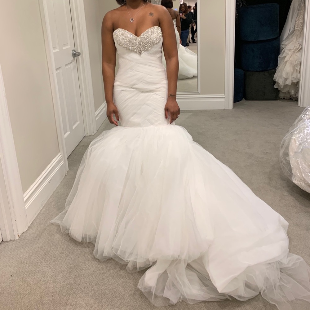 Size 8 only worn to try on.